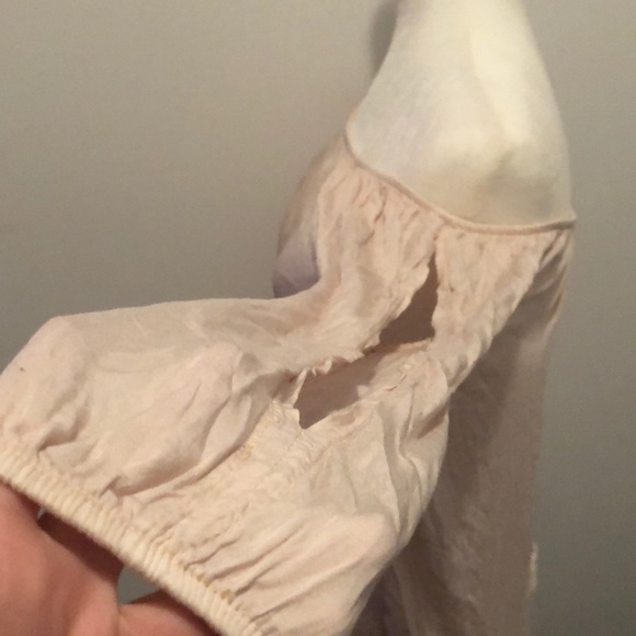 💥 2/$30 Off the shoulder open arm top - Picture 5 of 7